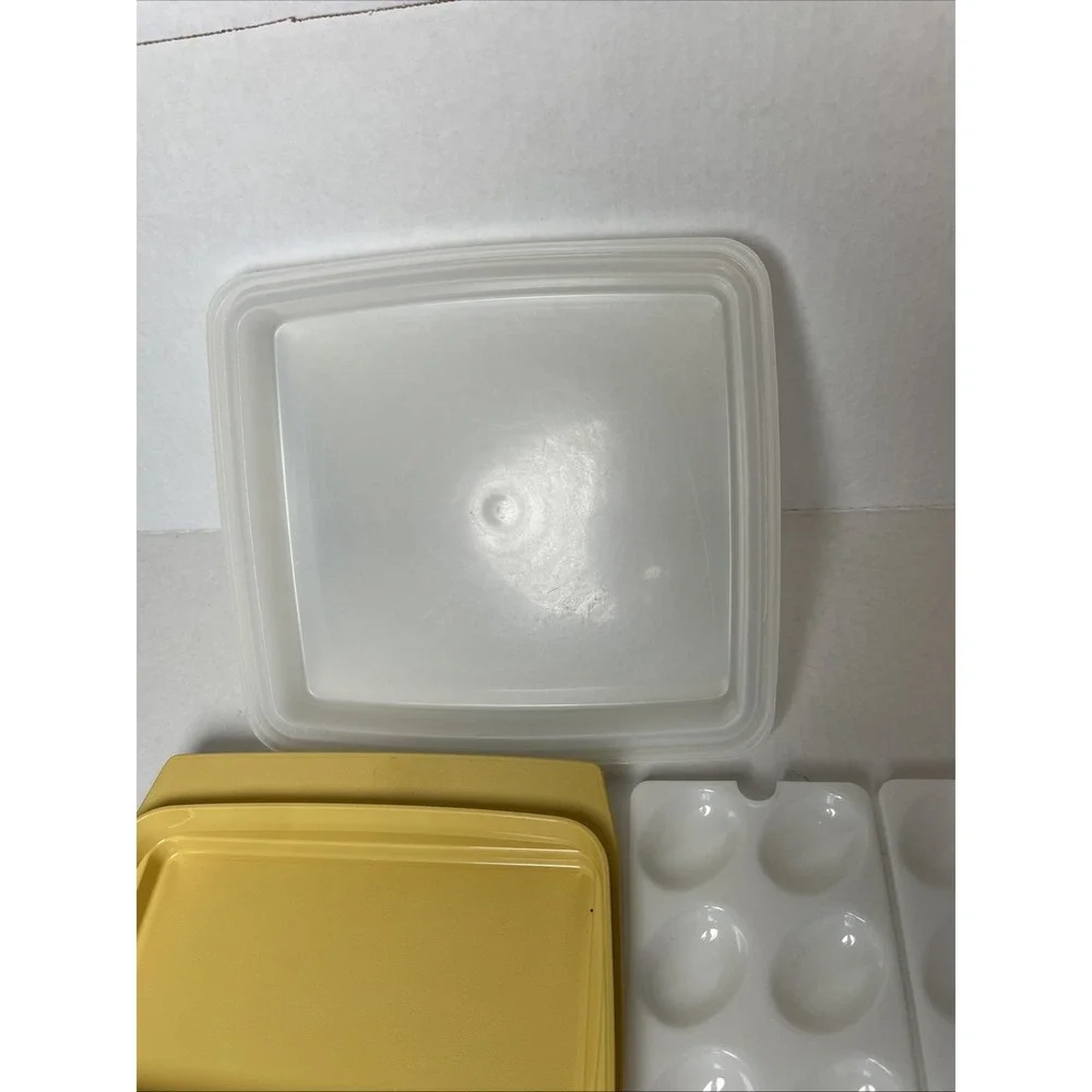 Tupperware Deviled Egg Keeper Carrier in Harvest Gold  723-1 USA